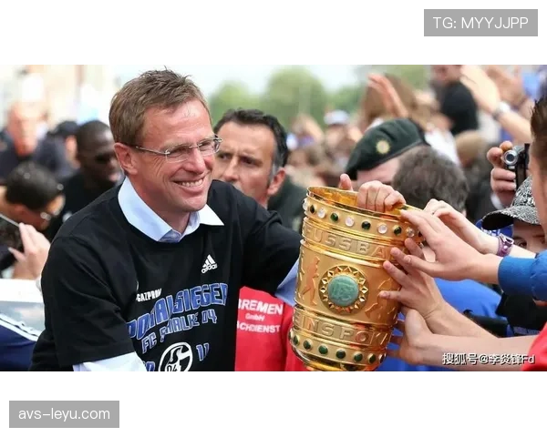 霍芬海姆主场提供付费“战术麦克风”音频流，可选择性收听场上特定区域球员对话